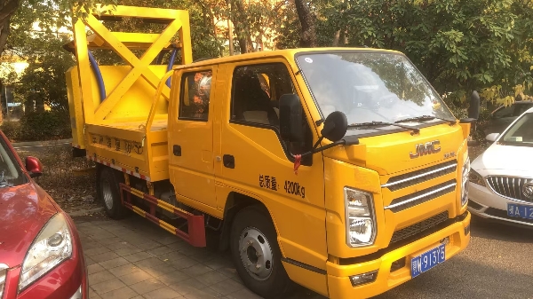 100K防撞車(chē)，帶太陽(yáng)能光板